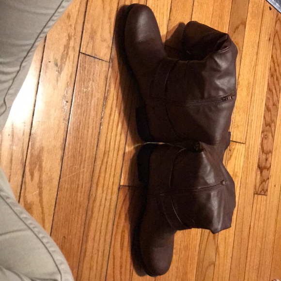I’m selling this boots - Picture 2 of 5
